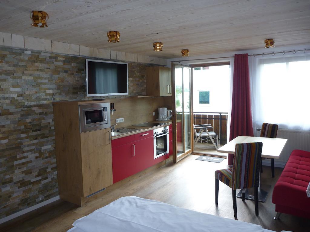Gaestehaus Guggomos "Das Allgaeustyle" Füssen Extérieur photo
